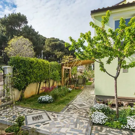 Piccola Pineta Διαμέρισμα *